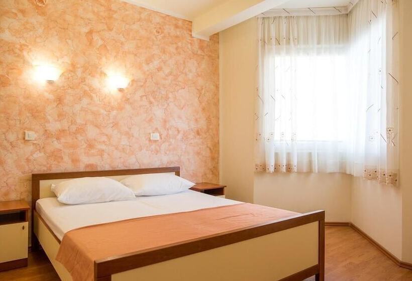 Pensiune Garni Hotel Bella