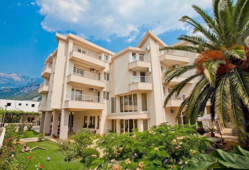 Pensiune Garni Hotel Bella