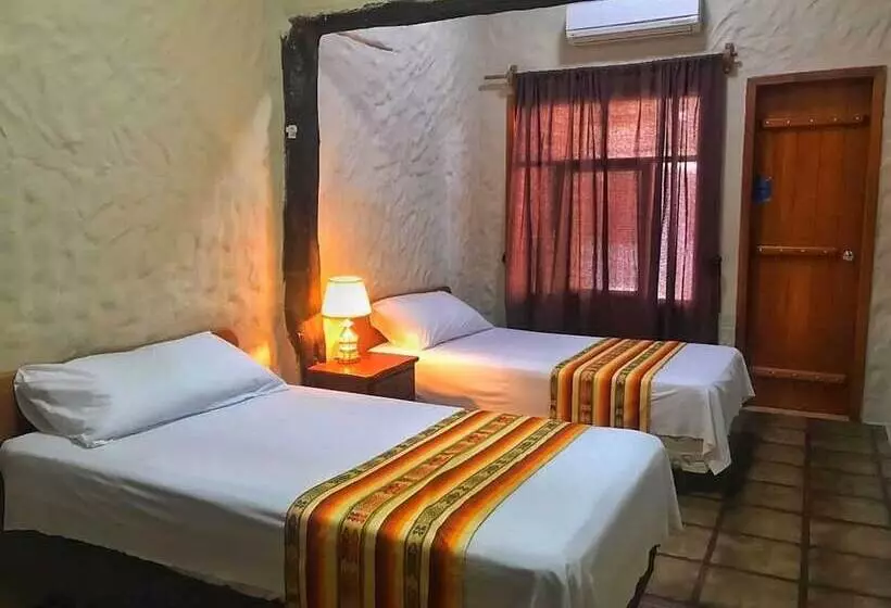 Majatalo Mi Caleta Inn