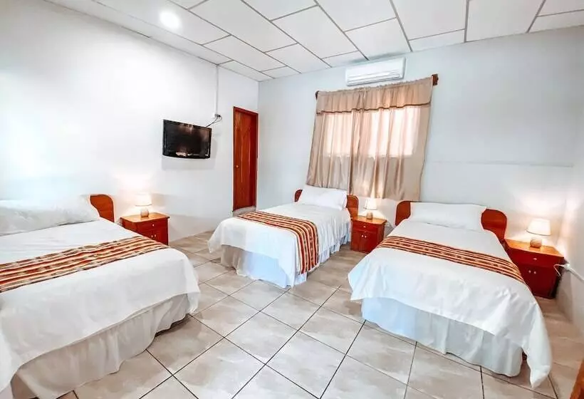 Majatalo Mi Caleta Inn