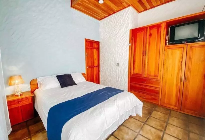 Majatalo Mi Caleta Inn