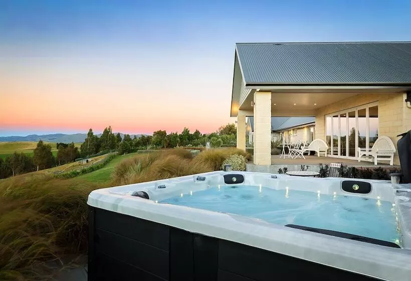 Majatalo Ribbonwood Country House