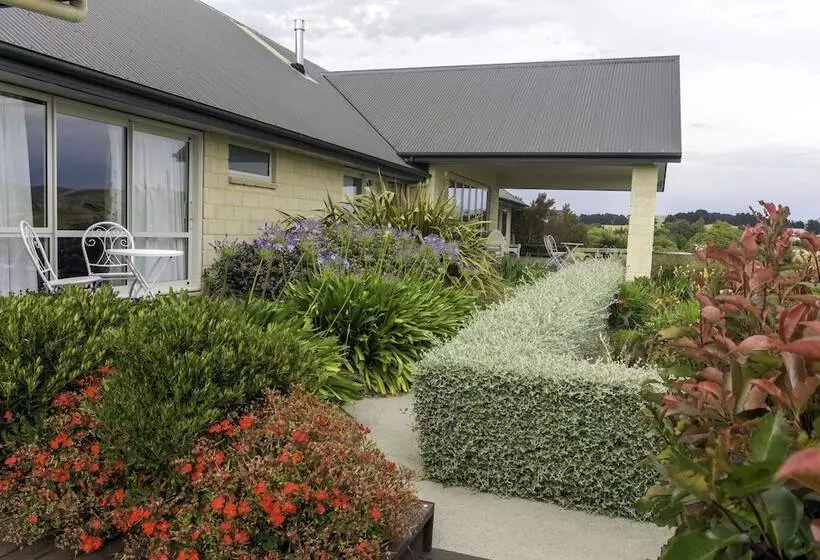 Majatalo Ribbonwood Country House