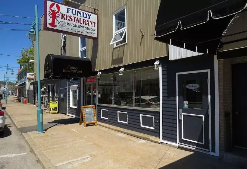 Retkeilymaja Dockside Suites