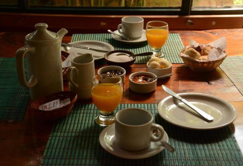 Hostel Manantial Hostería & Cabañas