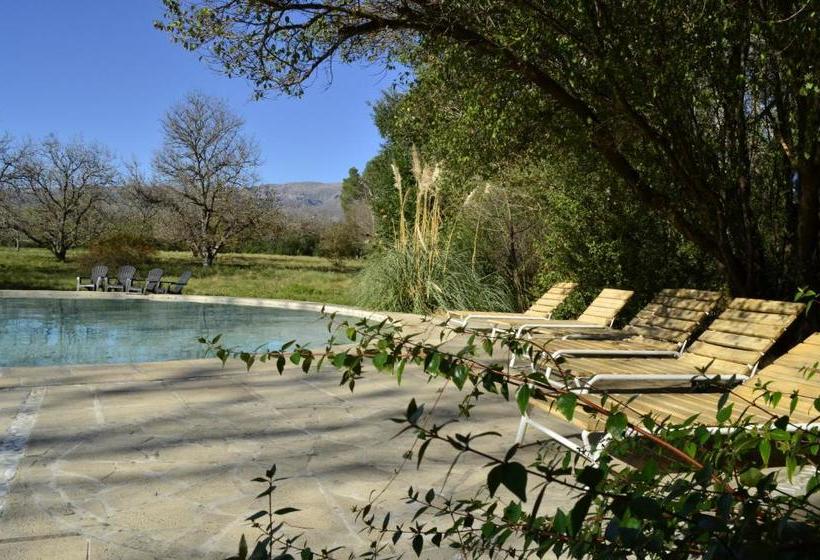 Hostel Manantial Hostería & Cabañas