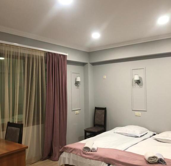 פנסיון Guest House Anahit Ijevan