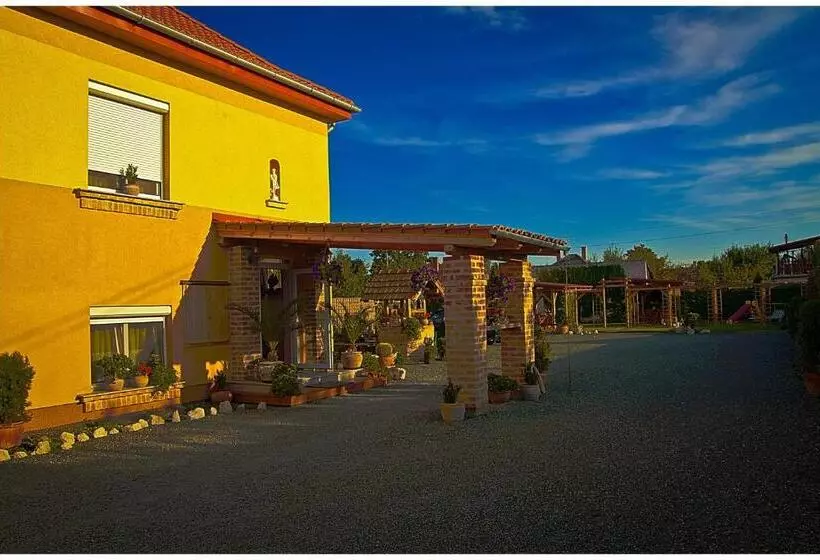 پانسیون La Villa Pergola