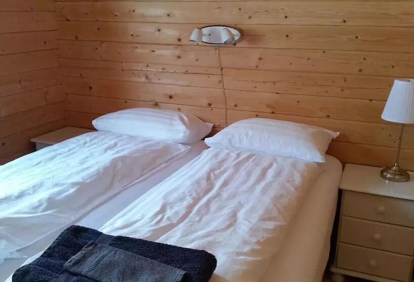 پانسیون Laugar Guesthouse