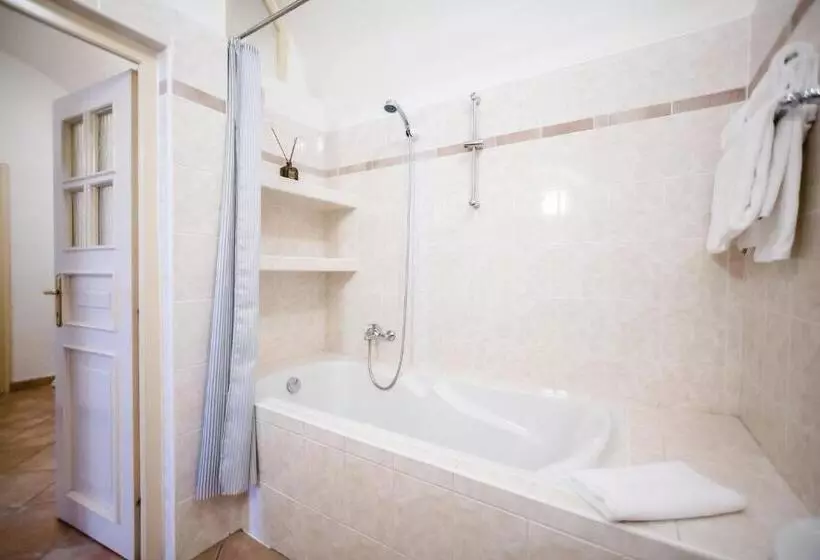 Majatalo Orangerie By Kh