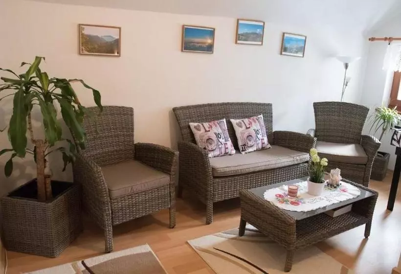 Majatalo Villa Felicity