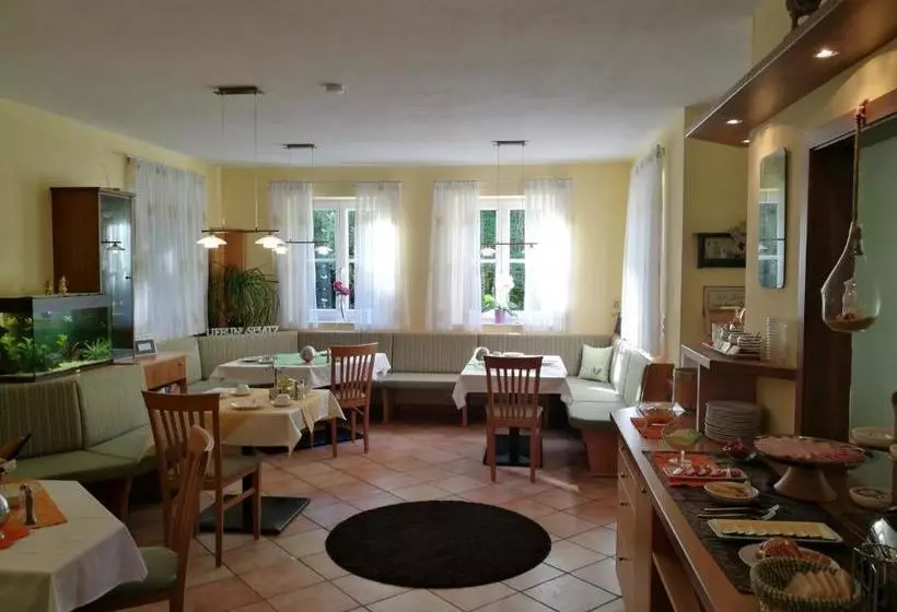 Aamiaismajoitus (B&B) Frühstückspension Krump