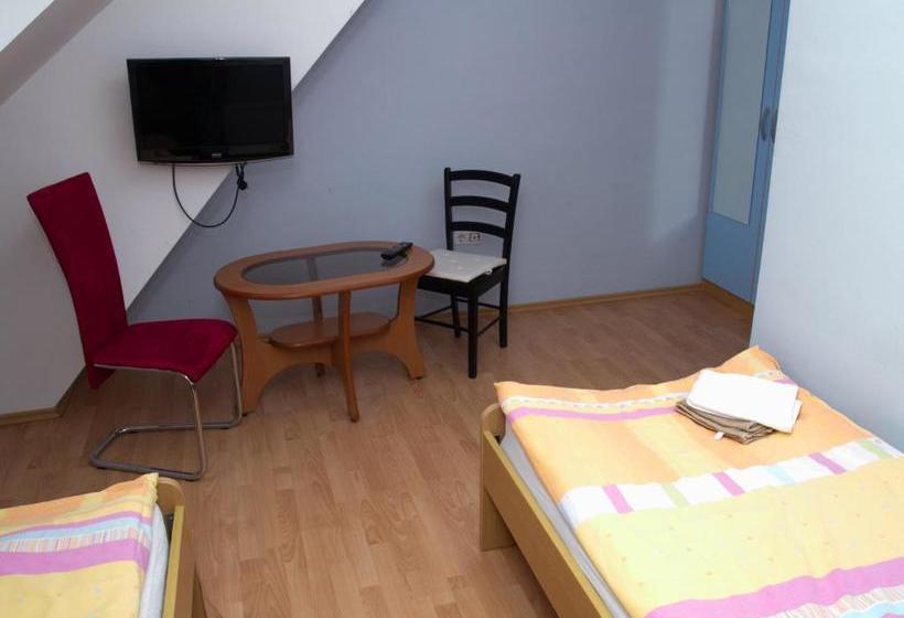 پانسیون Guest House Pri Treh Lipah