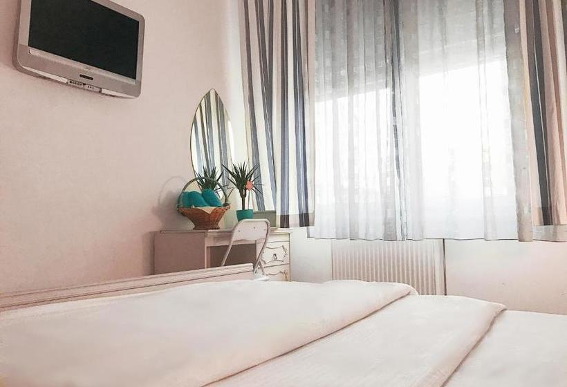 پانسیون Rooms Villa Luigi