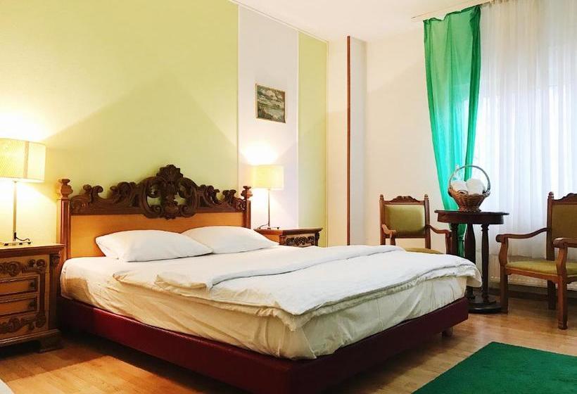 پانسیون Rooms Villa Luigi
