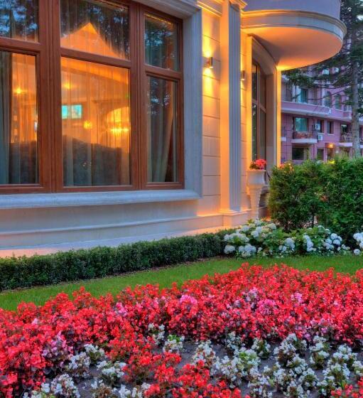 Purple Star Apartments