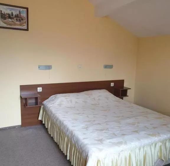 ペンション Guesthouse Kiritsovi