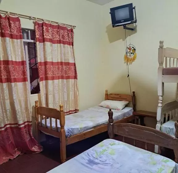 پانسیون Hummingbird Hostel