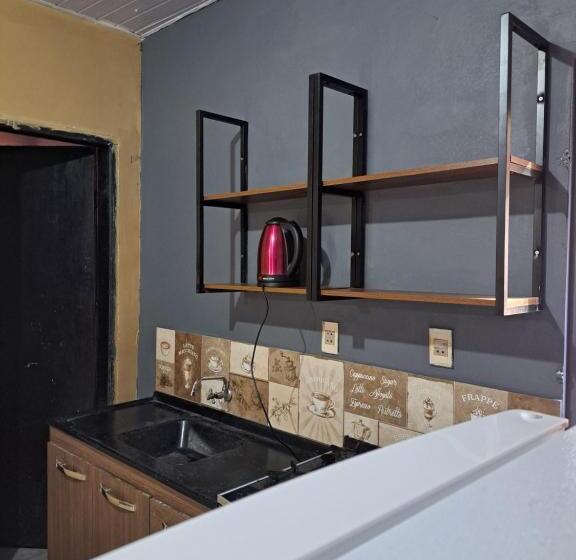 پانسیون Hummingbird Hostel