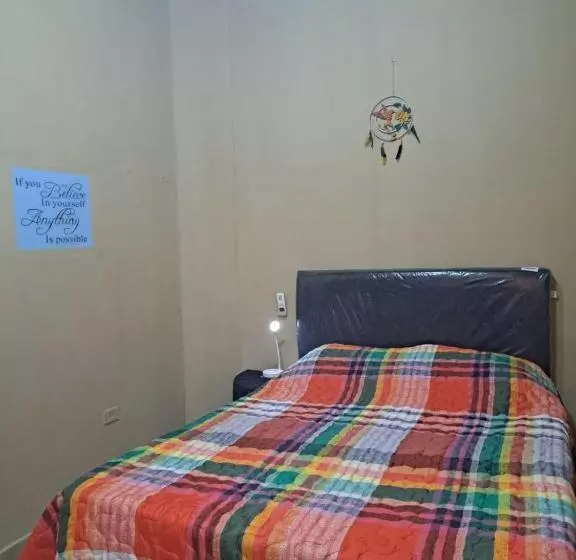 پانسیون Hummingbird Hostel