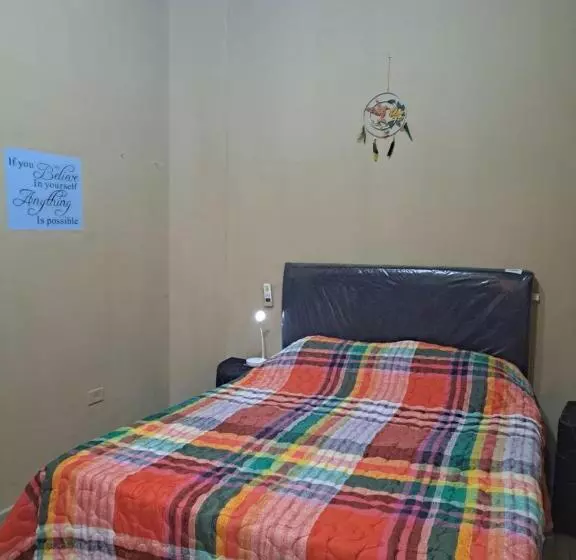 پانسیون Hummingbird Hostel