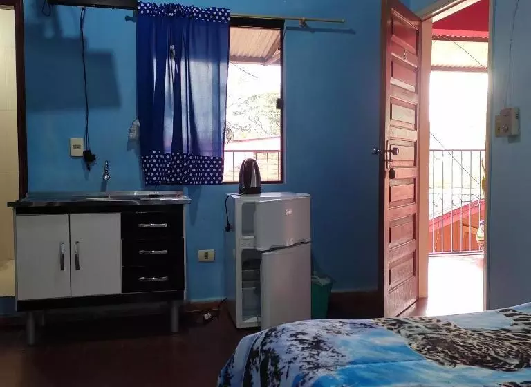 پانسیون Hummingbird Hostel