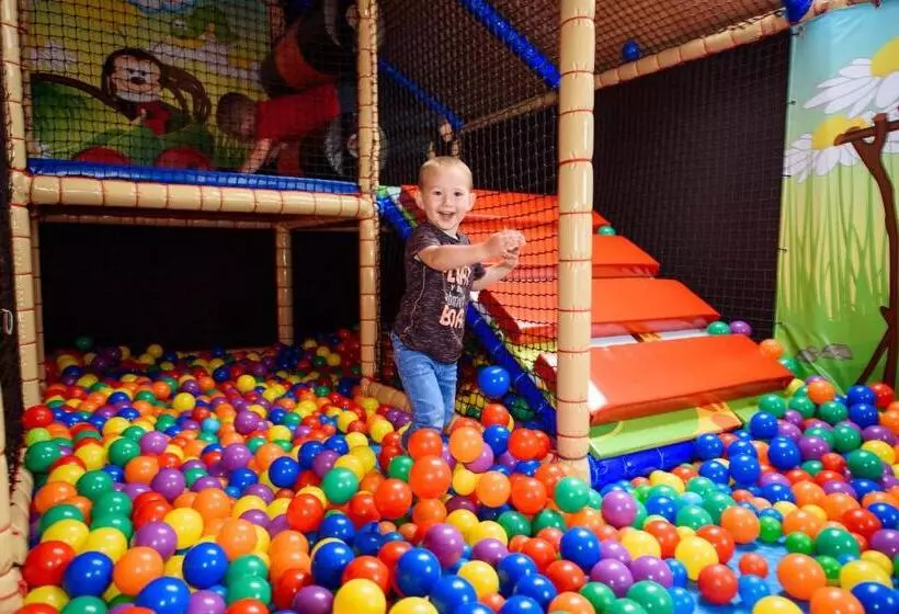 پانسیون Turciansky Dvor   Apartmany Turiec