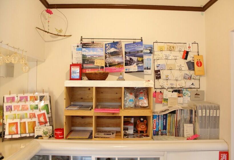 Пансион Weekend Shuffle Lakeside Inn