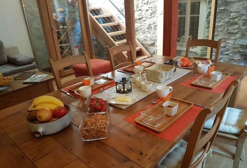 הוסטל Chez Constance