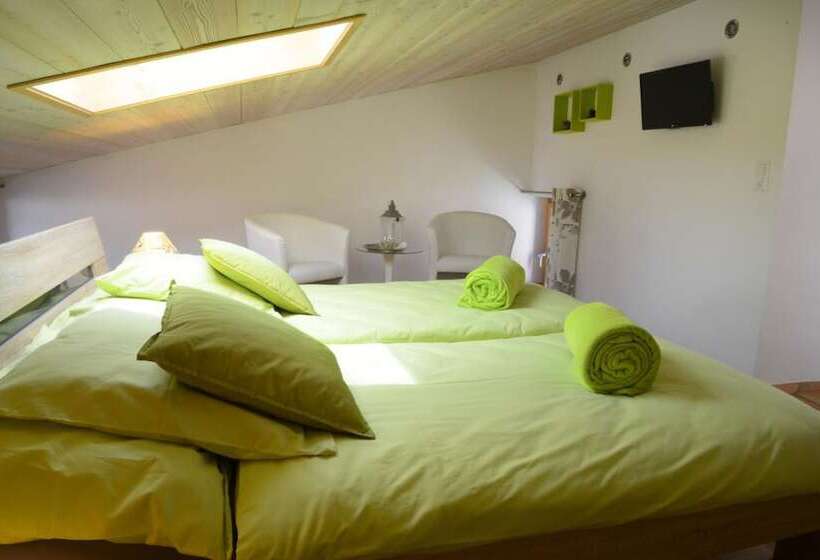 הוסטל Chez Constance