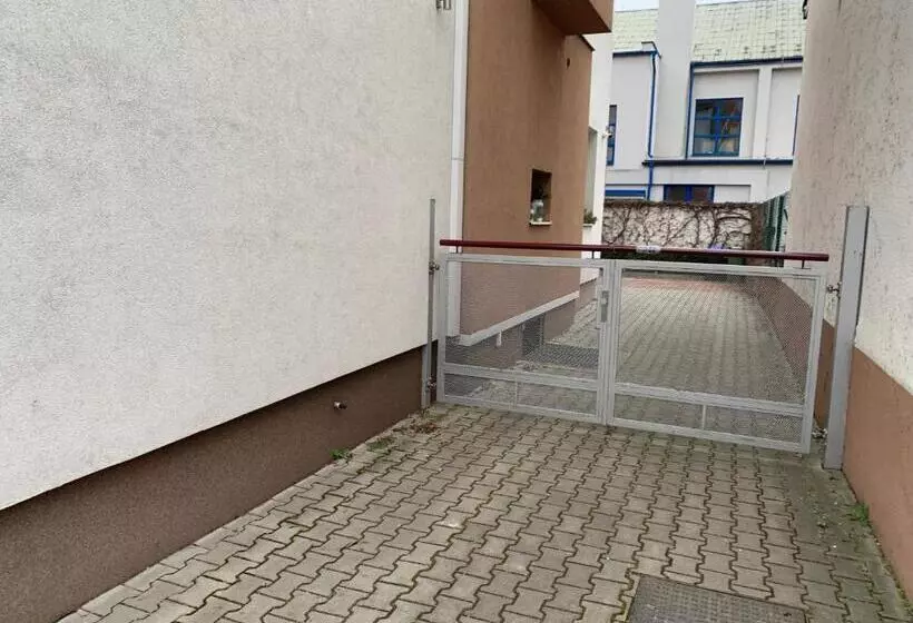 ペンション Park   2 Izbové Apartmány Na Prenájom