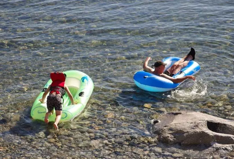 Majatalo Blitz Beach House Oceanside Suite