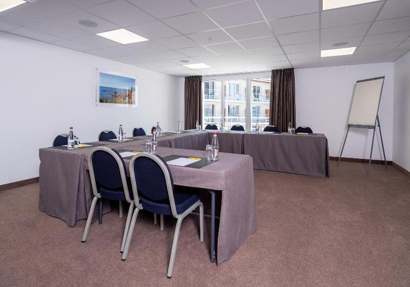 Отель Golden Tulip La Baule