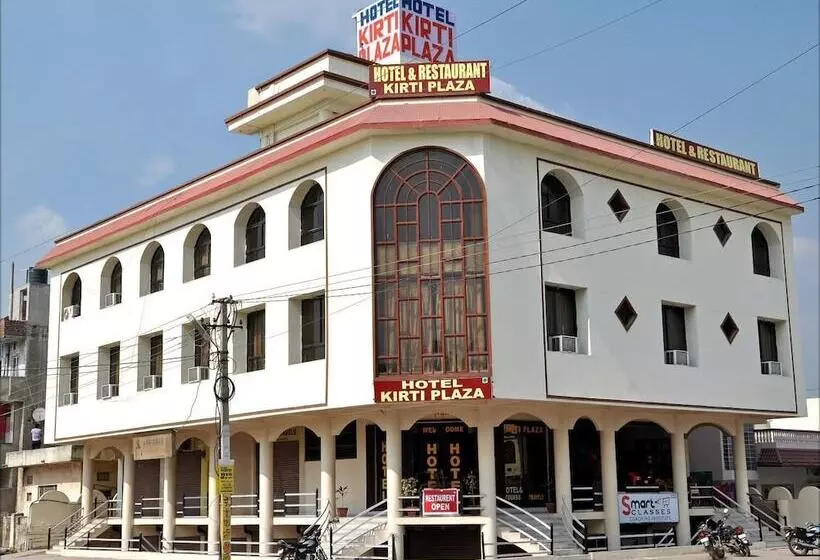 ホテル Kirti Plaza
