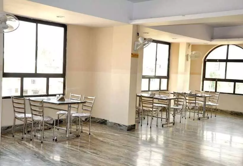 ホテル Kirti Plaza