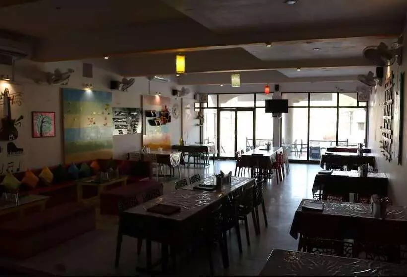 ホテル Kirti Plaza