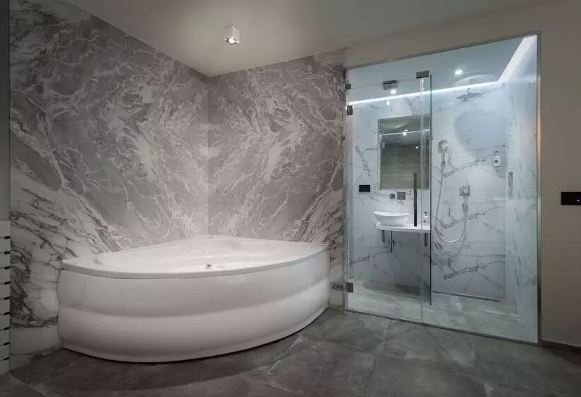 هتل Level Luxury Suites