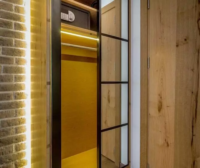 هتل Level Luxury Suites