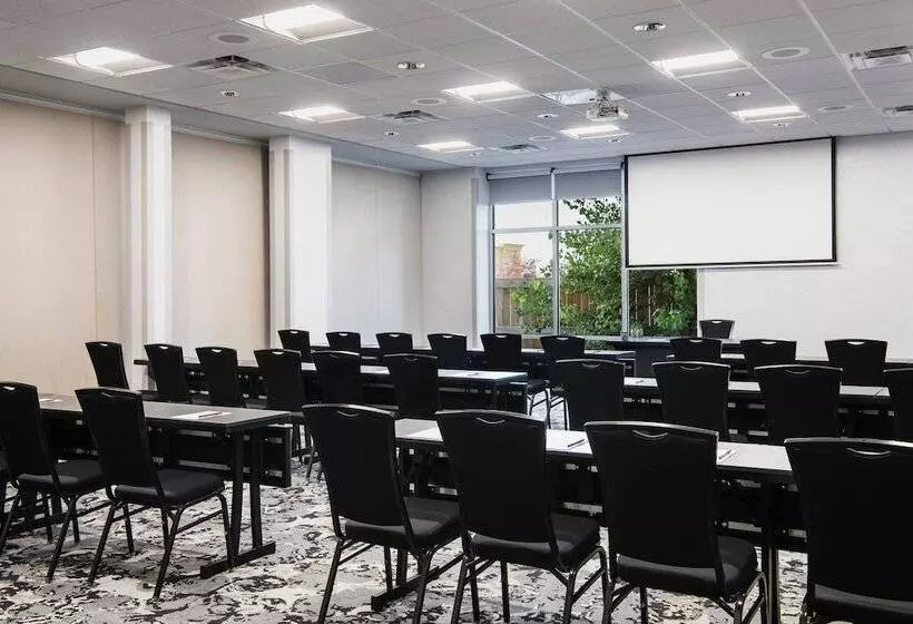 هتل Residence Inn By Marriott Winnipeg