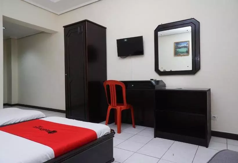 Hotel Reddoorz @ Cipaku
