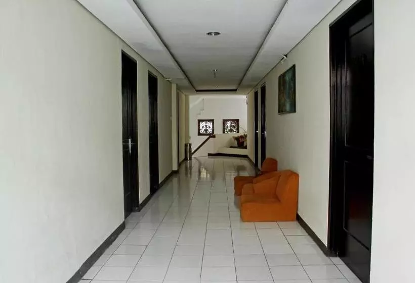 Hotel Reddoorz @ Cipaku