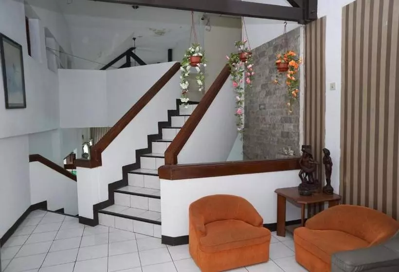 Hotel Reddoorz @ Cipaku