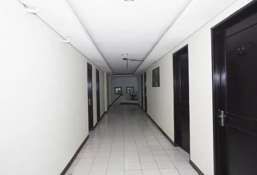 Hotel Reddoorz @ Cipaku