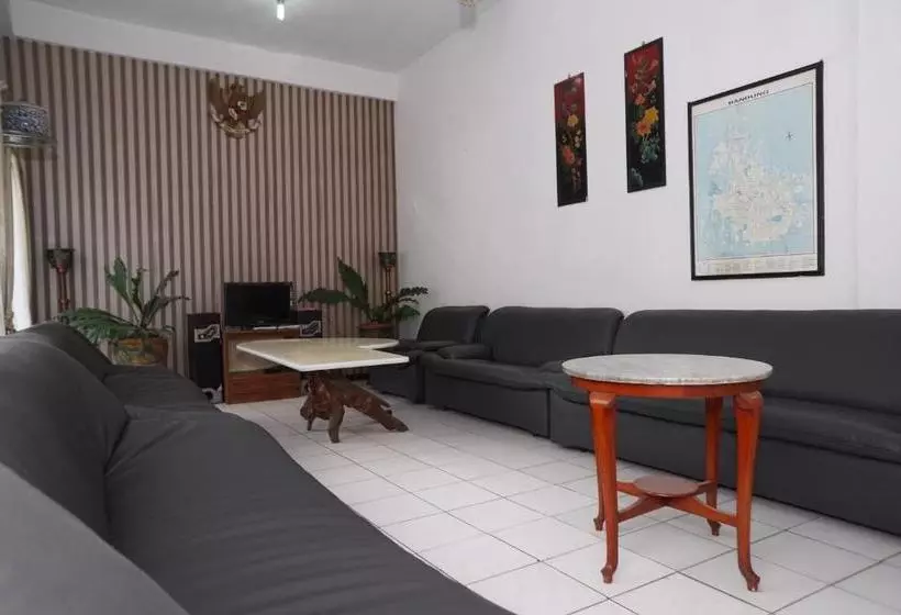 Hotel Reddoorz @ Cipaku