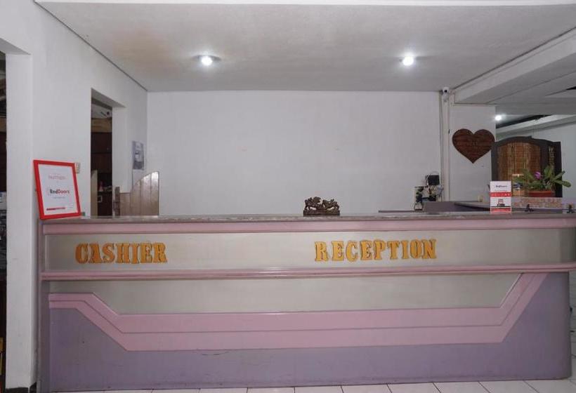 בית מלון כפרי Reddoorz @ Cipaku