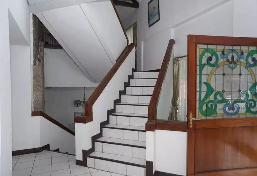 Hotel Reddoorz @ Cipaku