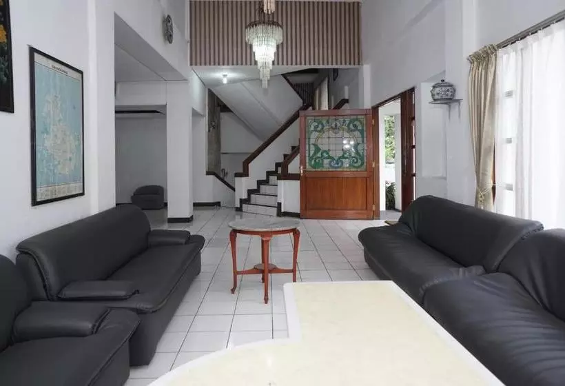 Hotel Reddoorz @ Cipaku