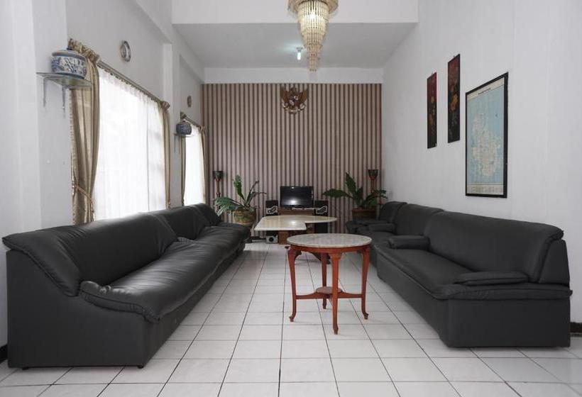 בית מלון כפרי Reddoorz @ Cipaku