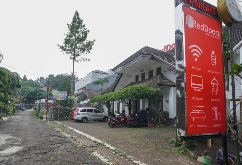 בית מלון כפרי Reddoorz @ Cipaku
