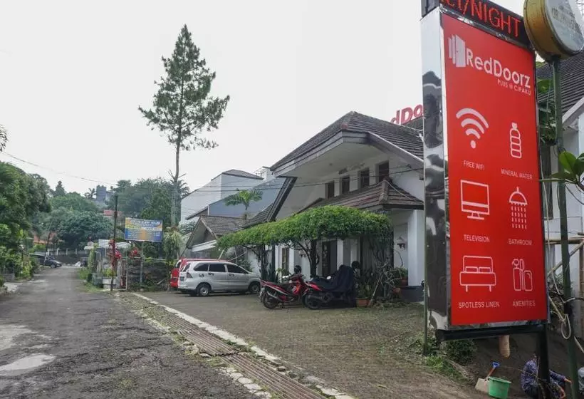 Hotel Reddoorz @ Cipaku